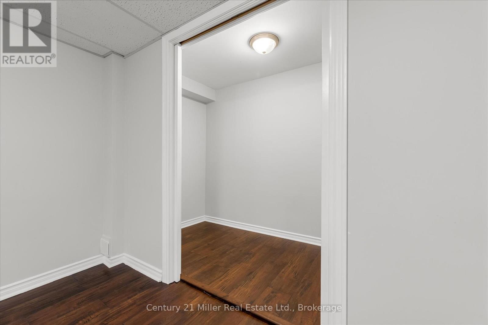 1531 Westminster Place, Burlington, Ontario  L7P 2B4 - Photo 29 - W12285235