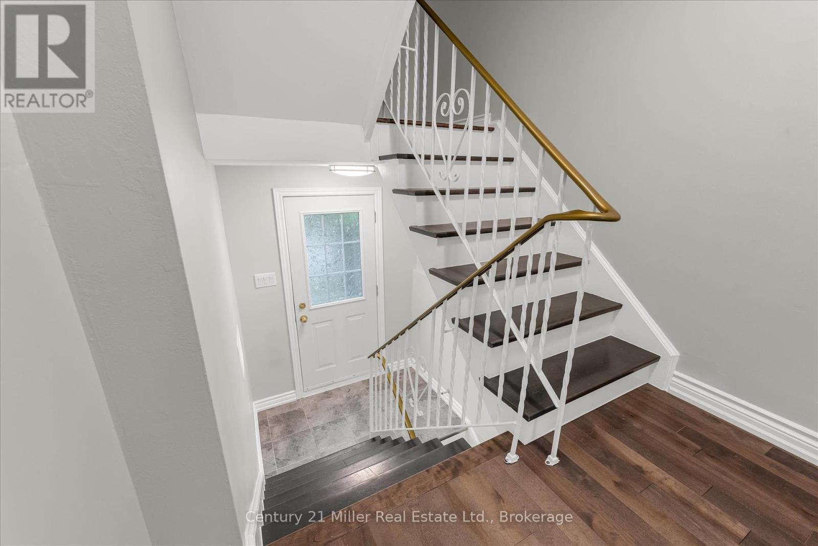 1531 Westminster Place, Burlington, Ontario  L7P 2B4 - Photo 3 - W12285235