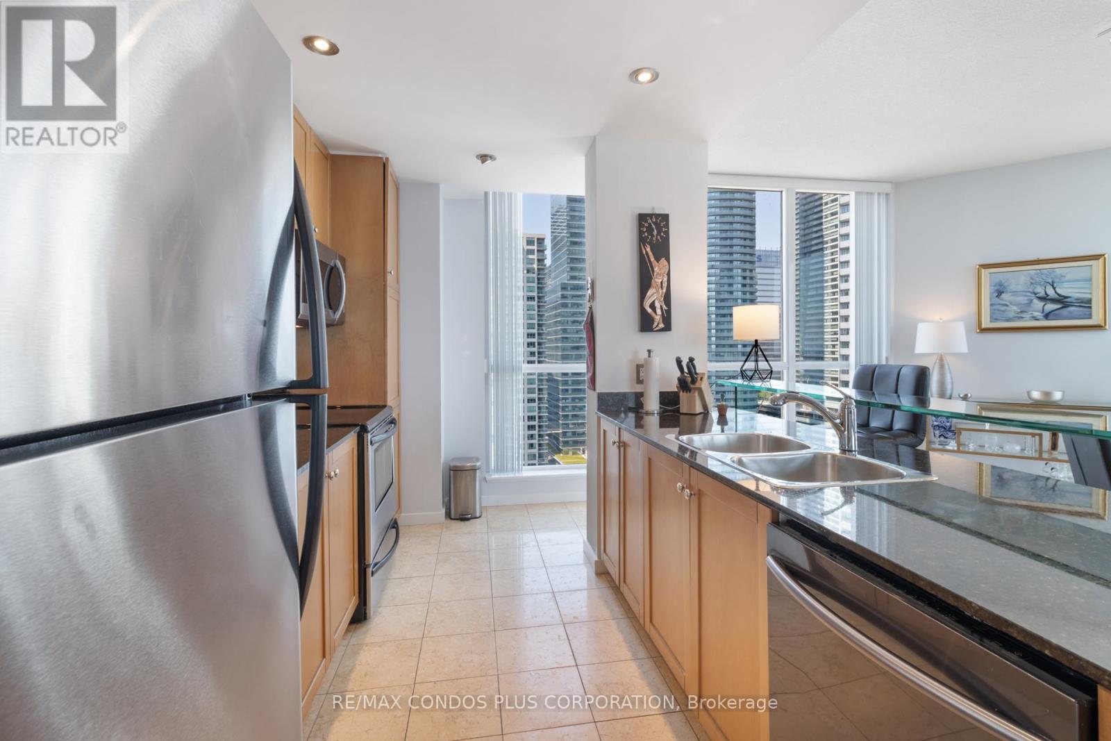 2302 - 218 Queens Quay W, Toronto (Waterfront Communities), Ontario  M5J 2Y6 - Photo 21 - C12283747