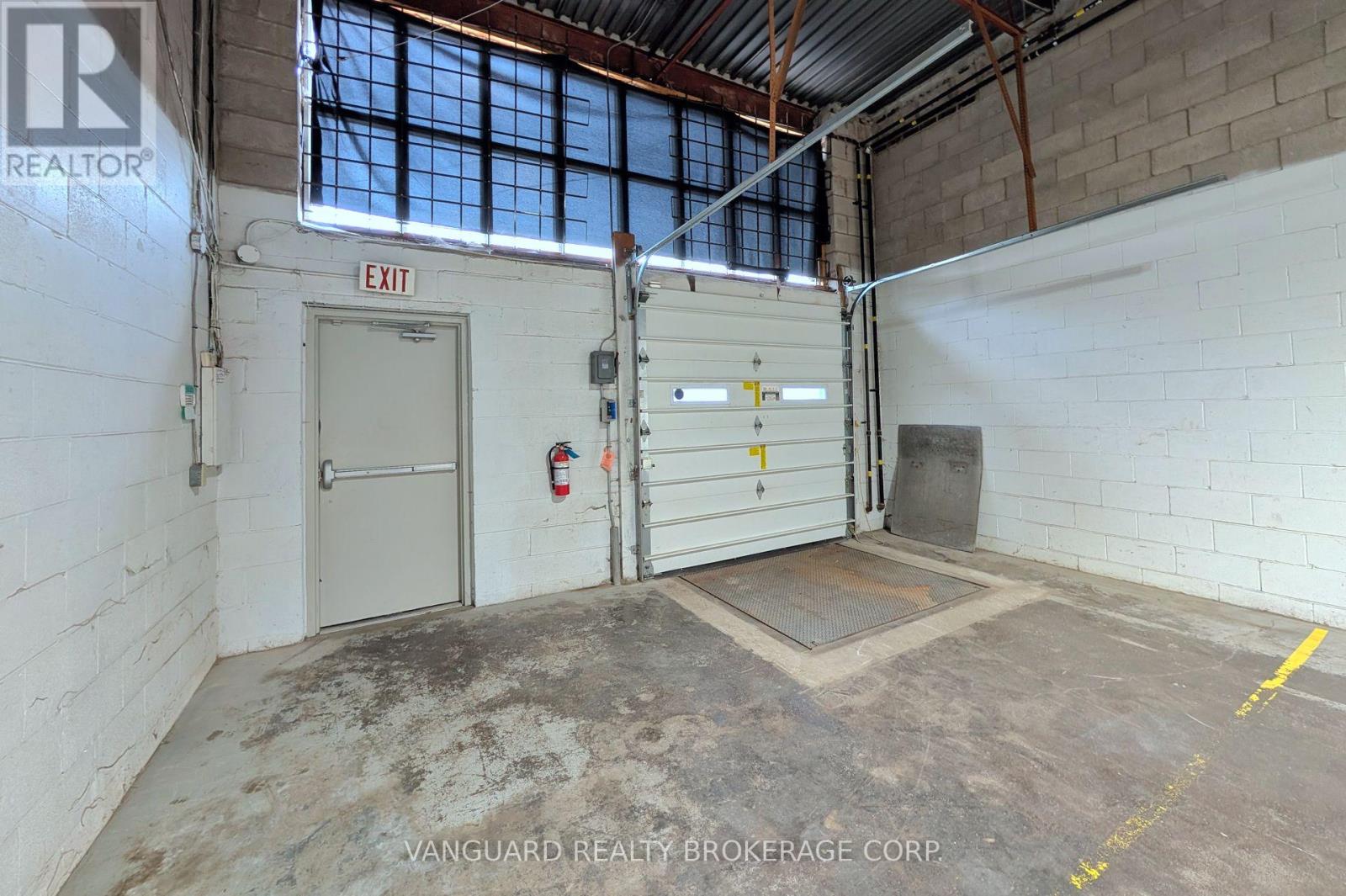 2-4 - 4480 Chesswood Drive, Toronto, Ontario  M3J 2B9 - Photo 10 - W12262713