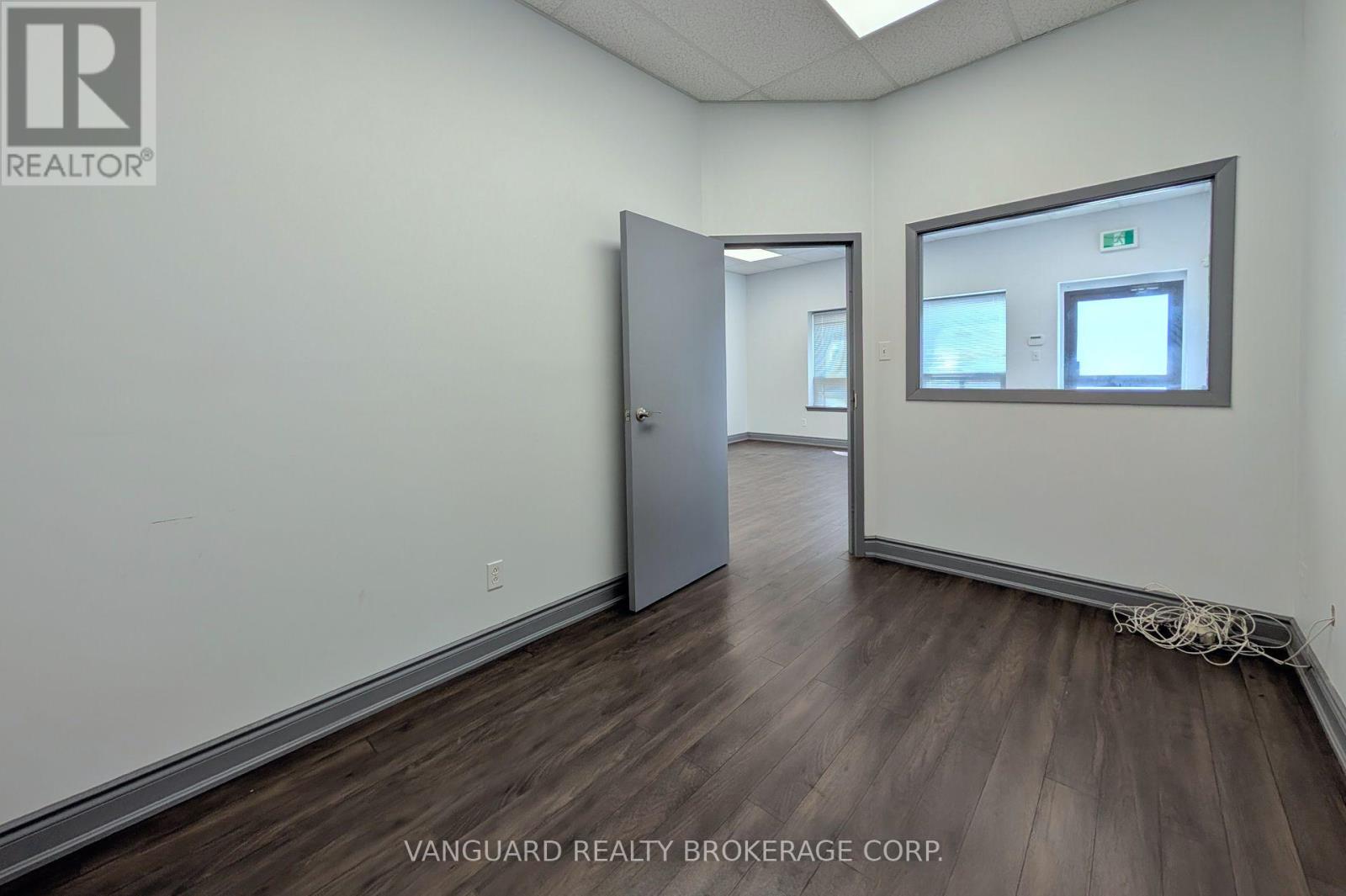 2-4 - 4480 Chesswood Drive, Toronto, Ontario  M3J 2B9 - Photo 17 - W12262713