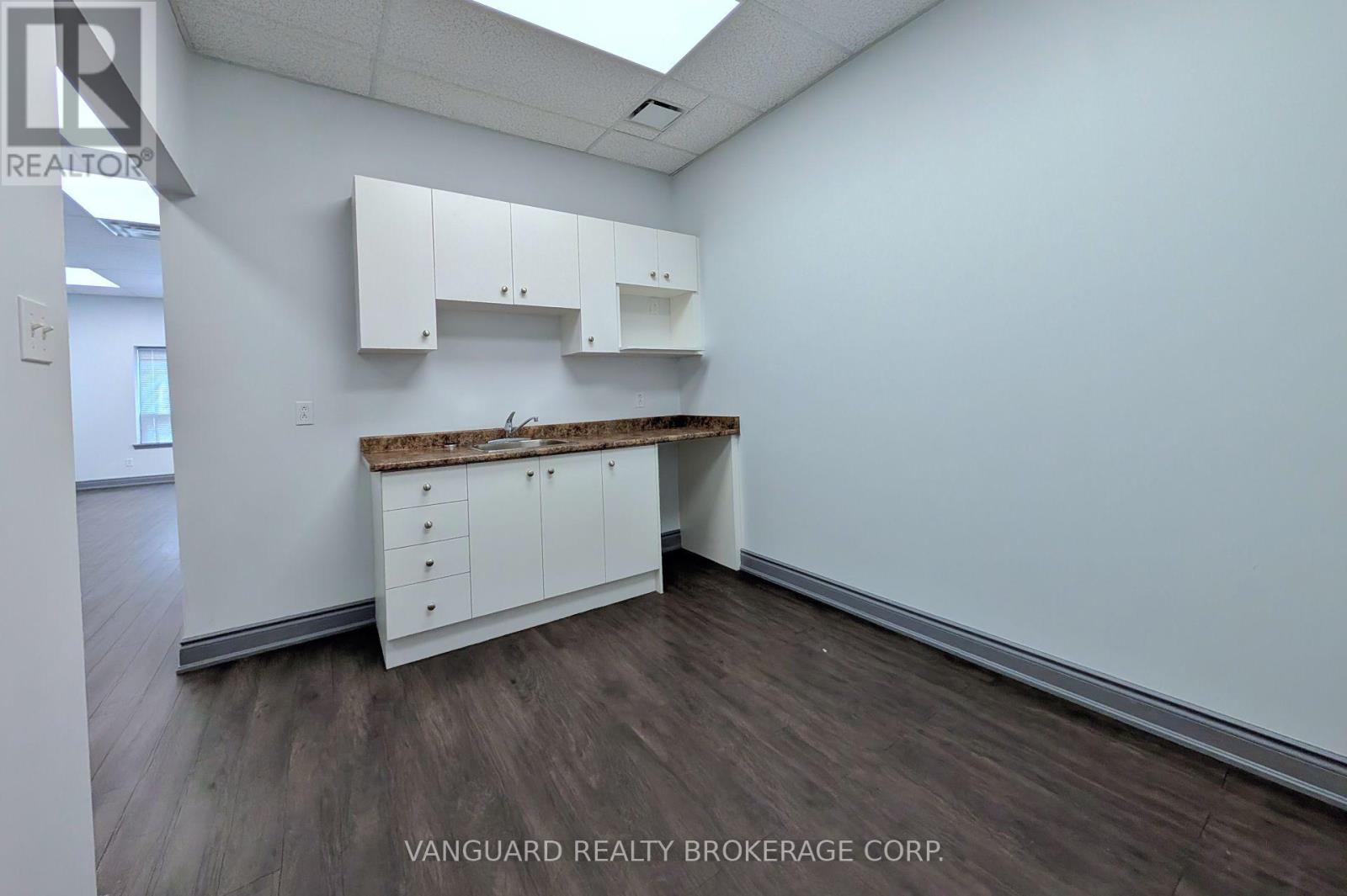 2-4 - 4480 Chesswood Drive, Toronto, Ontario  M3J 2B9 - Photo 18 - W12262713