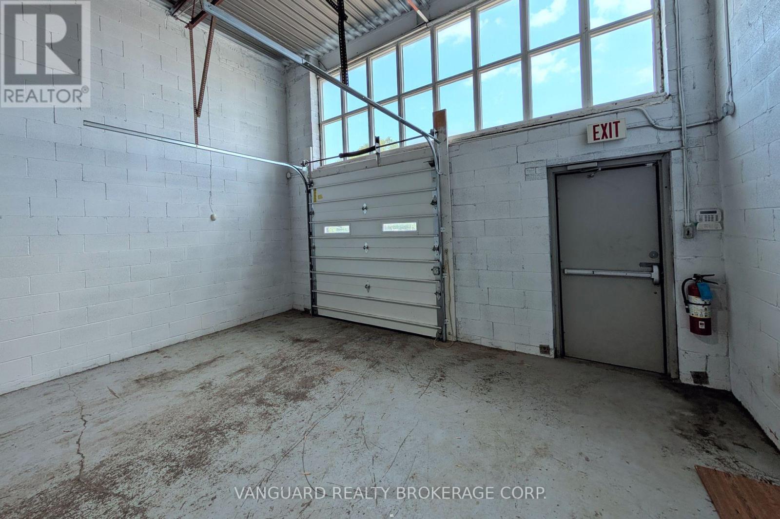 2-4 - 4480 Chesswood Drive, Toronto, Ontario  M3J 2B9 - Photo 15 - W12262713