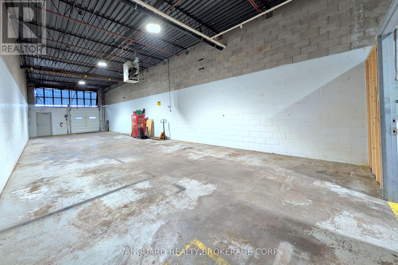 2-4 - 4480 Chesswood Drive, Toronto, Ontario  M3J 2B9 - Photo 9 - W12262713