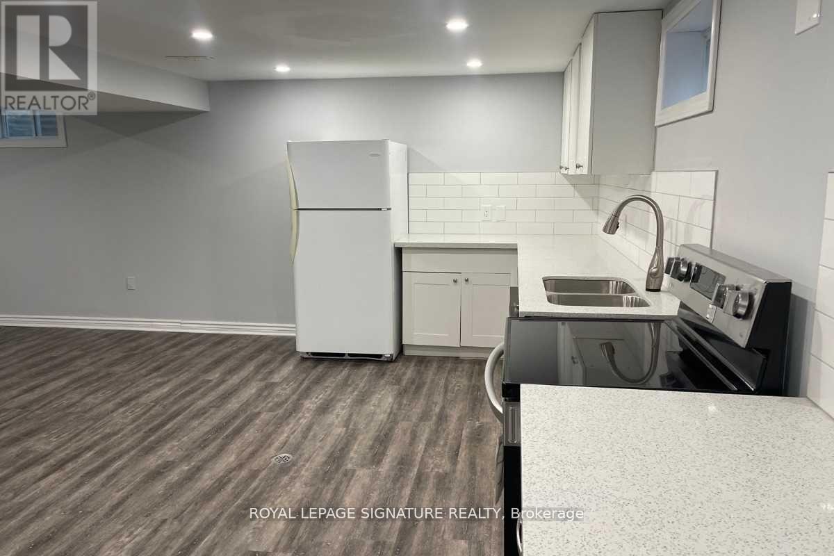 2438 Padstow Crescent, Mississauga, Ontario  L5J 2G4 - Photo 5 - W12285012