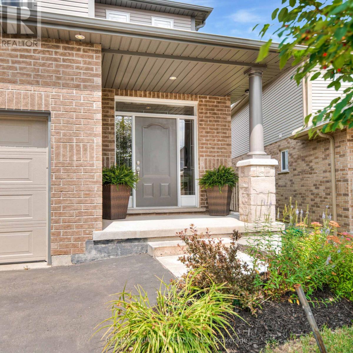 Property at 455 TWINLEAF STREET image 3