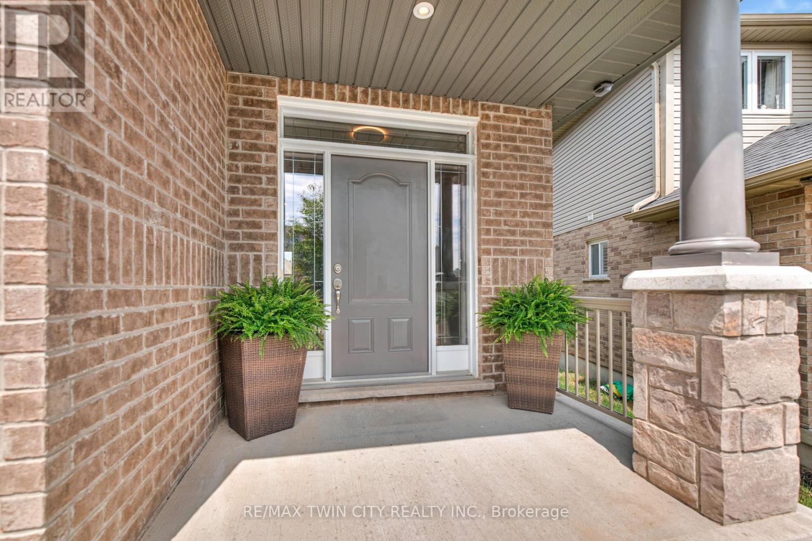 Property at 455 TWINLEAF STREET image 4