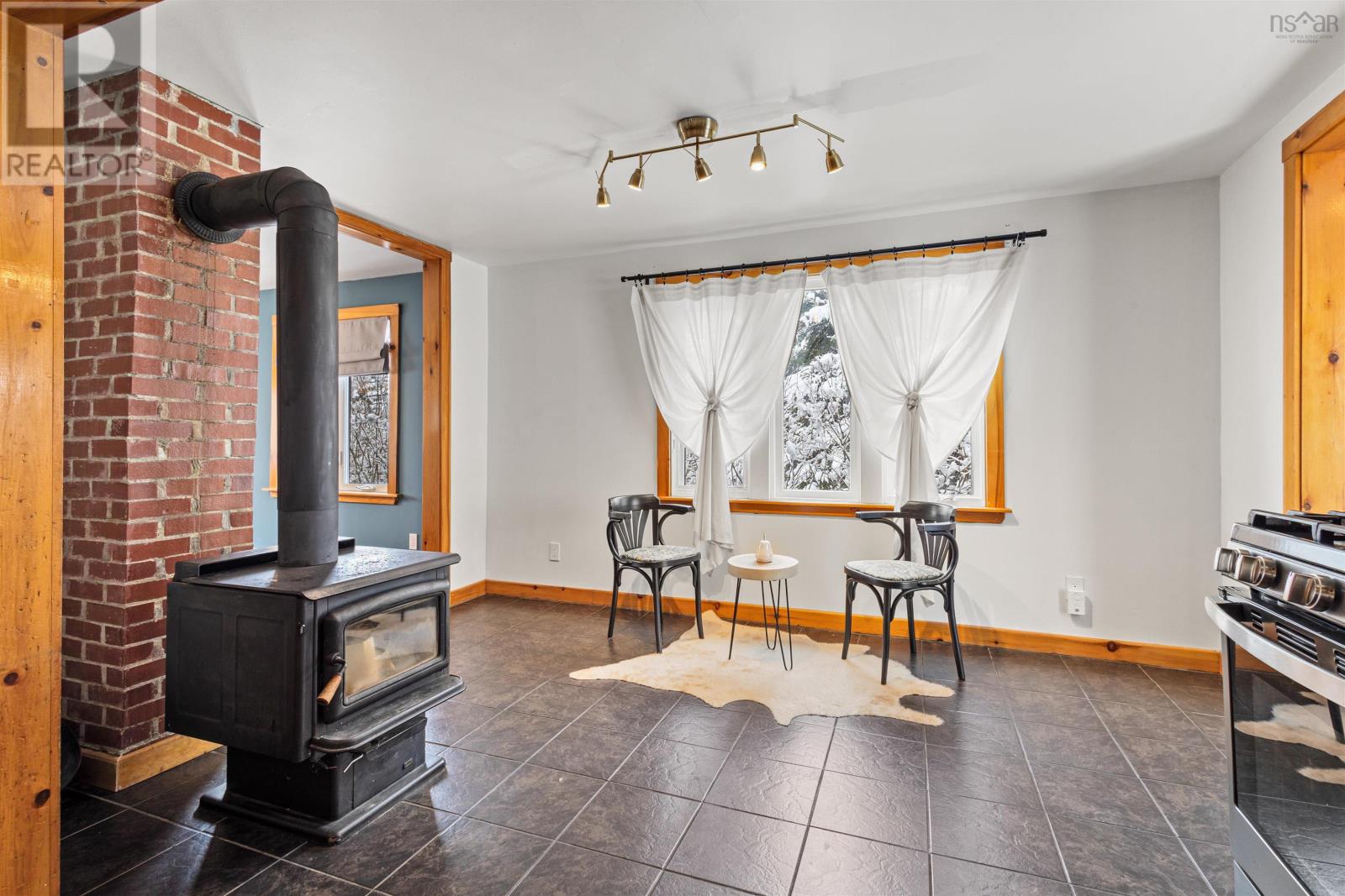 Property at 202 Gaspereau Avenue image 1