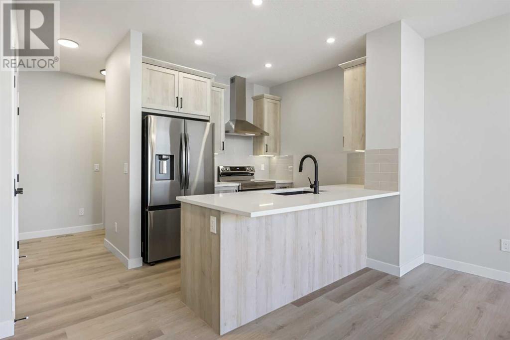 Property at 1037 Bayview Crescent SW image 3