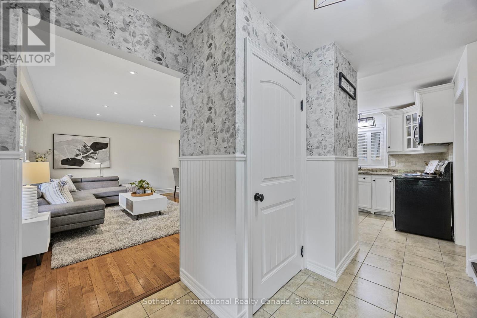4 Peacher Street, Springwater, Ontario  L0L 1Y2 - Photo 9 - S12256360