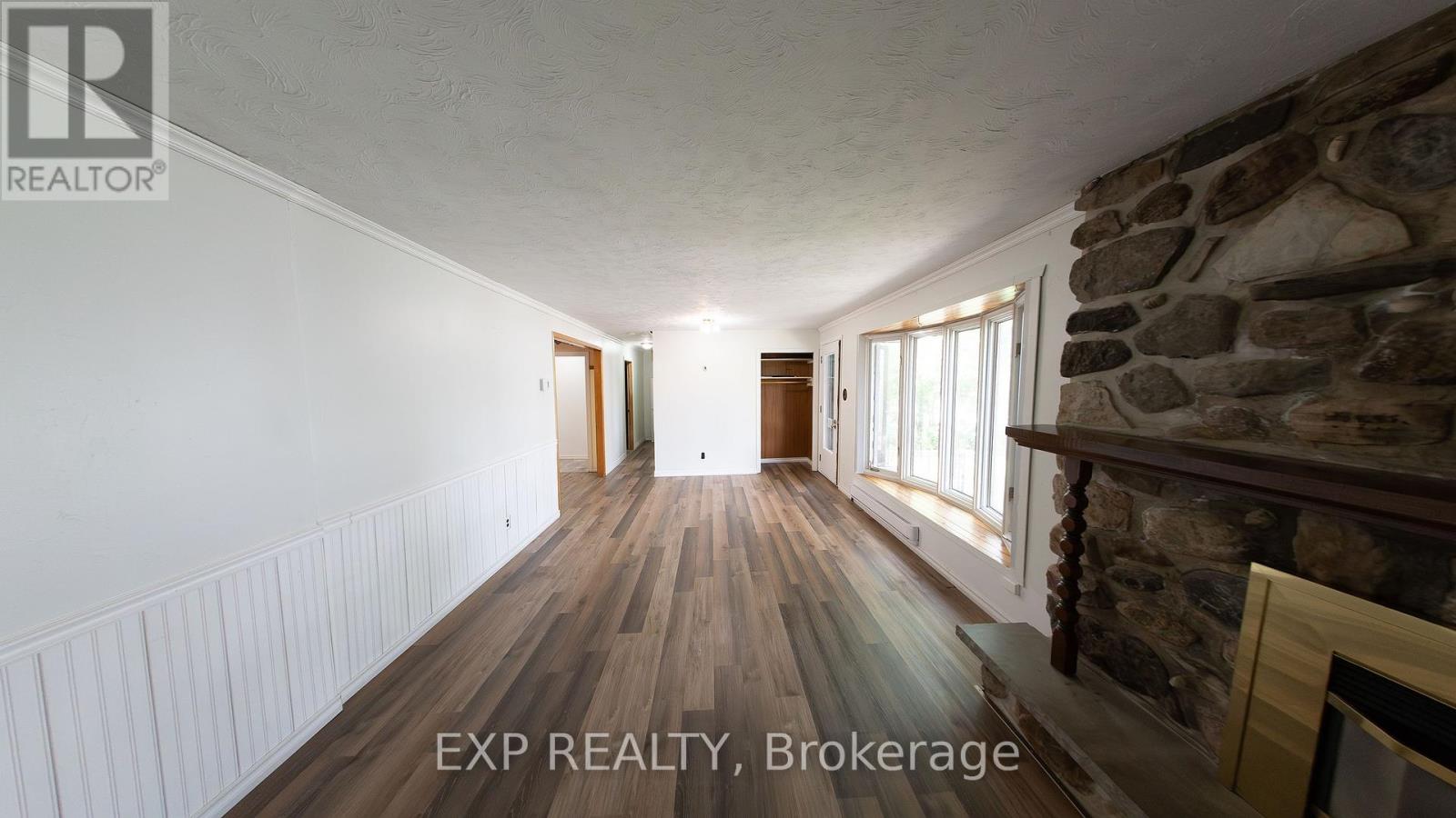84 Kenyon Street E, North Glengarry, Ontario  K0C 1A0 - Photo 8 - X12285463