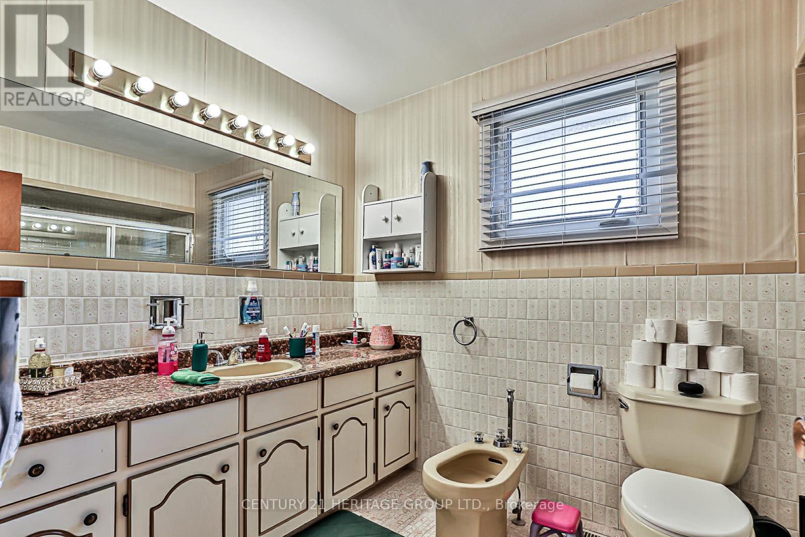 40 Weldrick Road W, Richmond Hill, Ontario  L4C 3T8 - Photo 14 - N12242140
