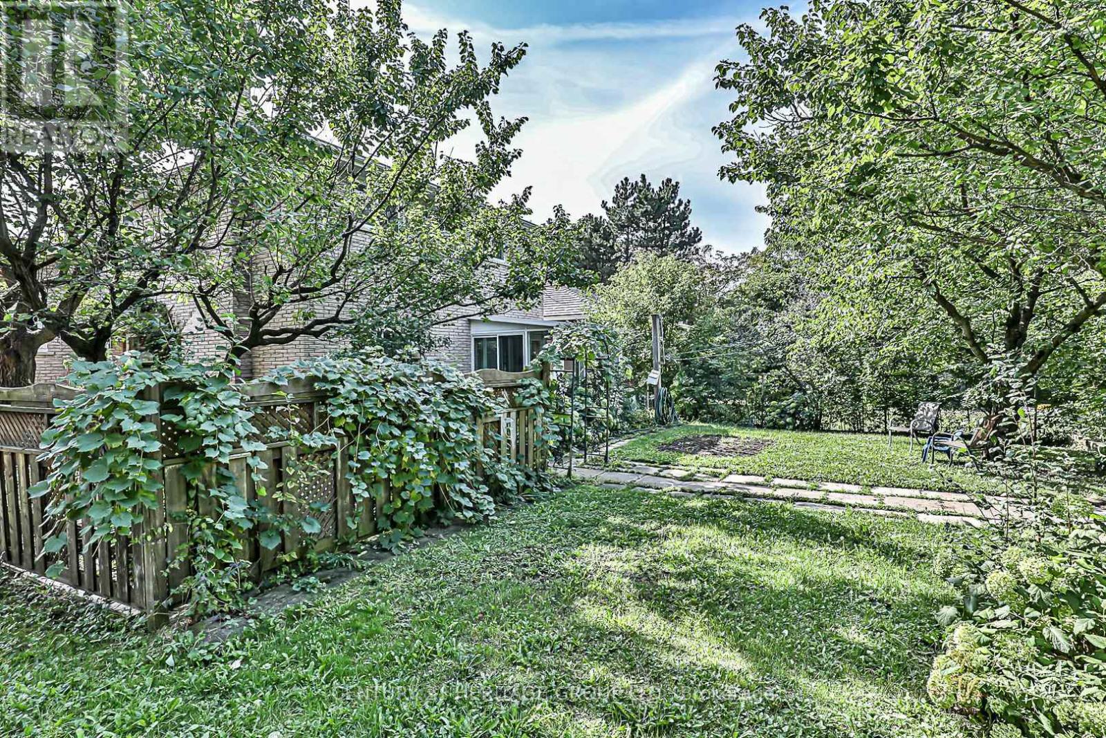 40 Weldrick Road W, Richmond Hill, Ontario  L4C 3T8 - Photo 32 - N12242140