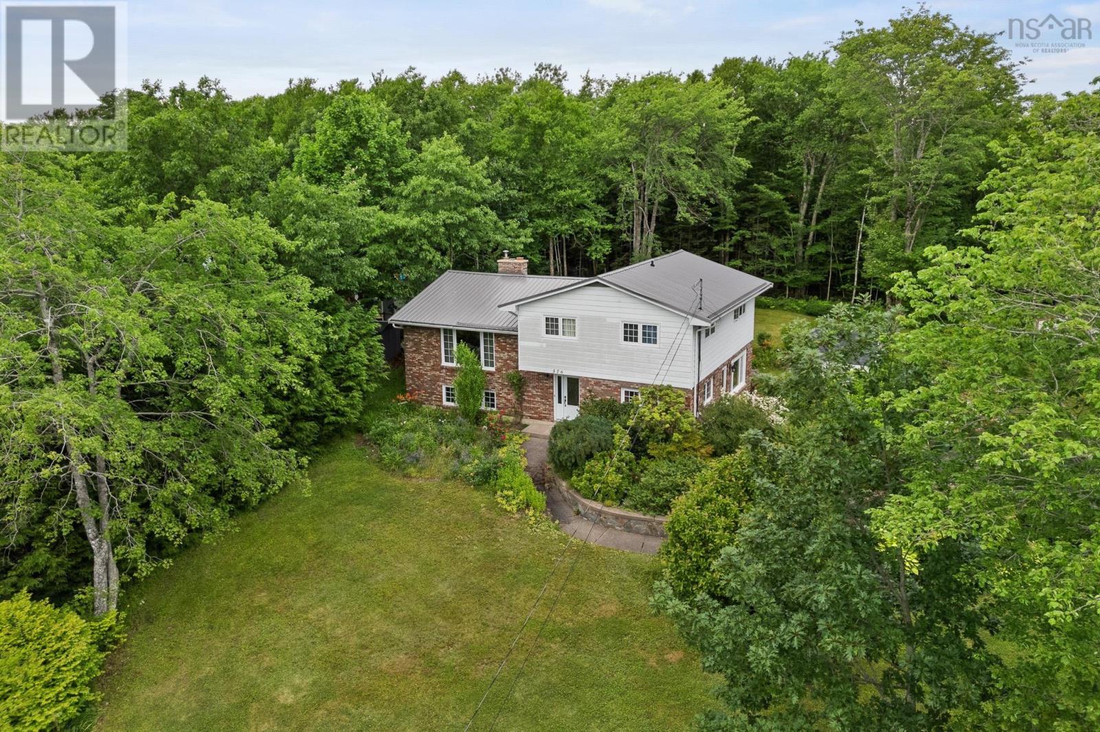Property at 576 Lakeview Avenue image 4
