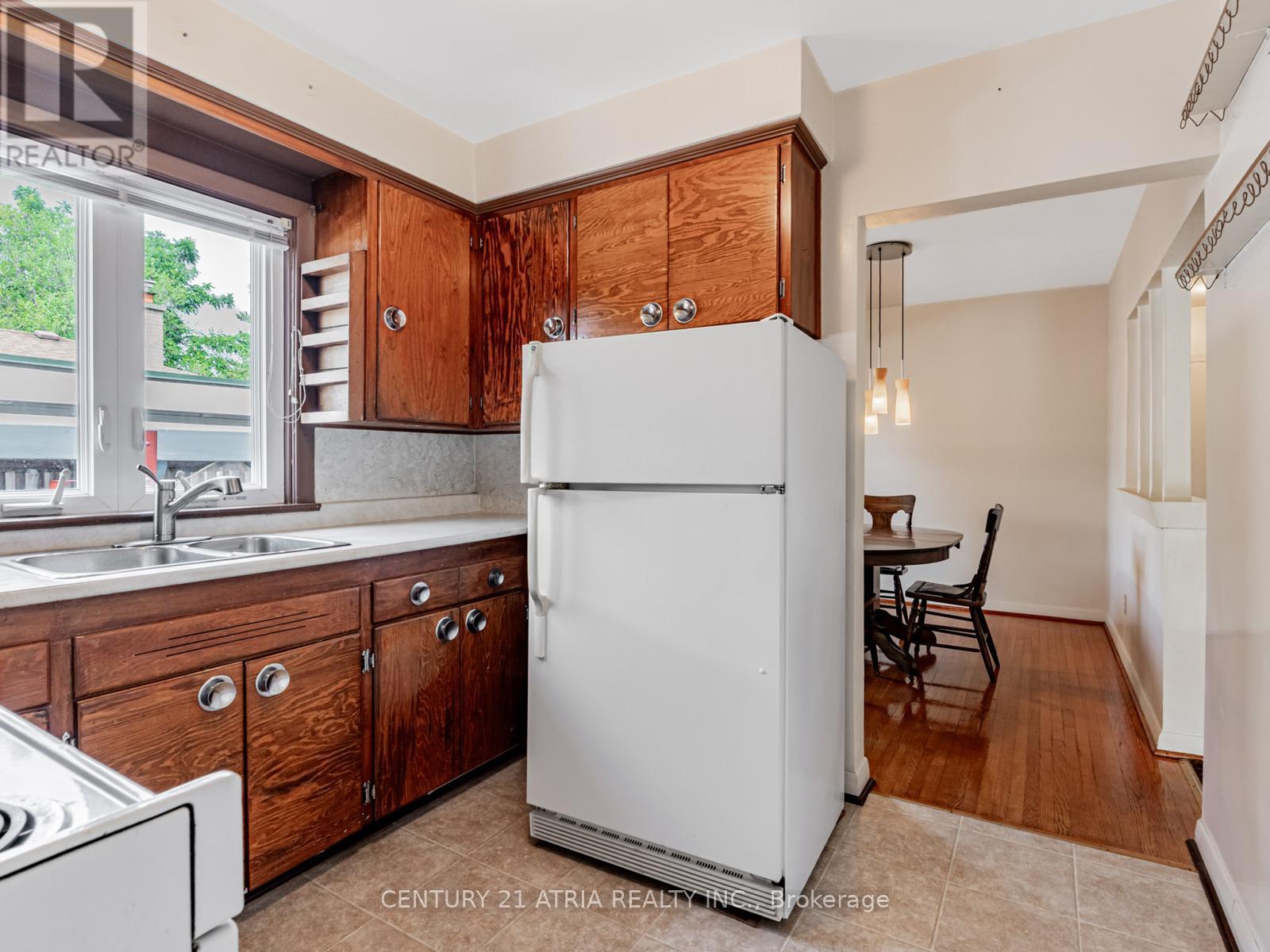 64 Rockport Crescent, Richmond Hill (Crosby), Ontario  L4C 2L6 - Photo 10 - N12282247