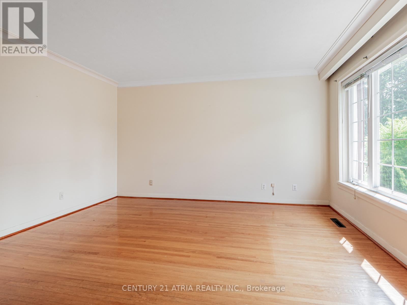 64 Rockport Crescent, Richmond Hill (Crosby), Ontario  L4C 2L6 - Photo 6 - N12282247