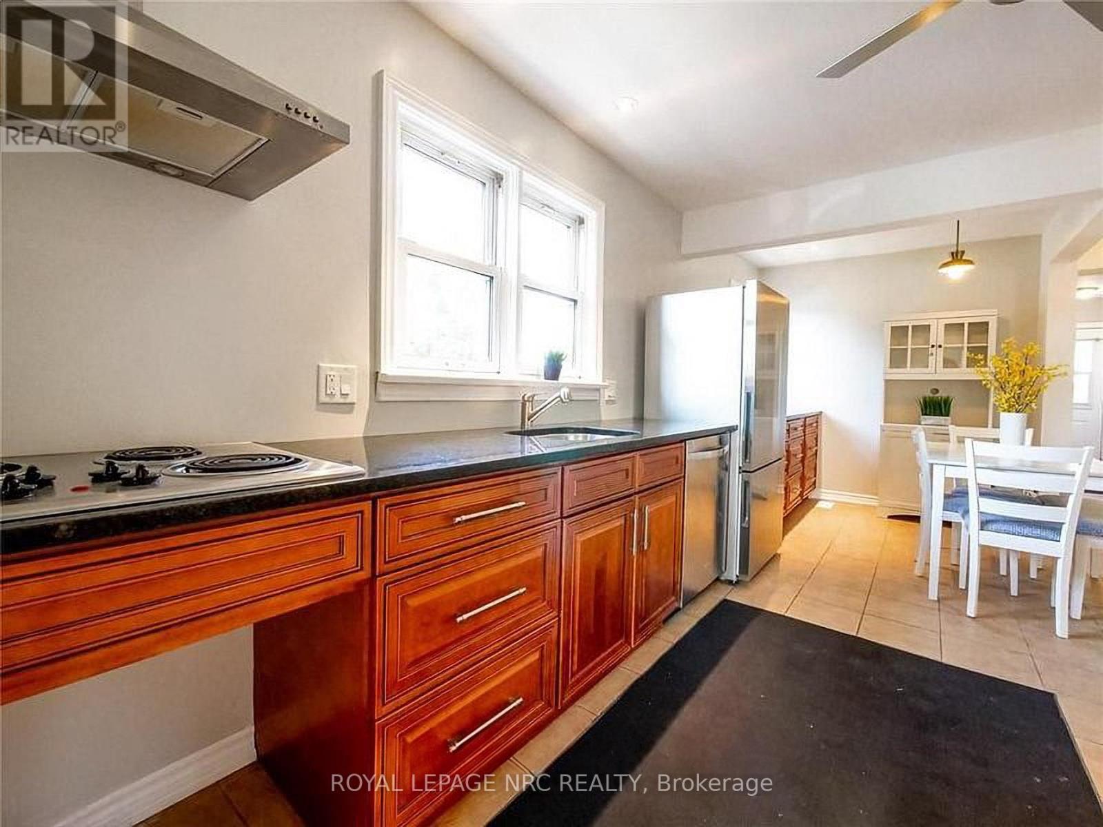 3090 Dorchester Road, Niagara Falls, Ontario  L2J 2Z7 - Photo 4 - X12262567