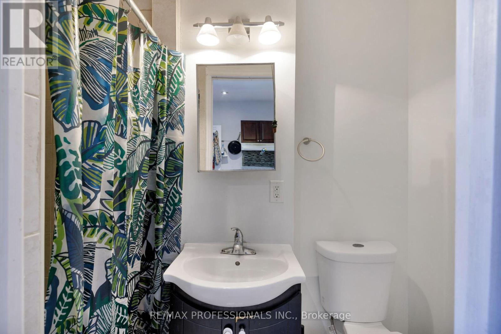 176 Symington Avenue, Toronto, Ontario  M6P 3W6 - Photo 4 - W12285210