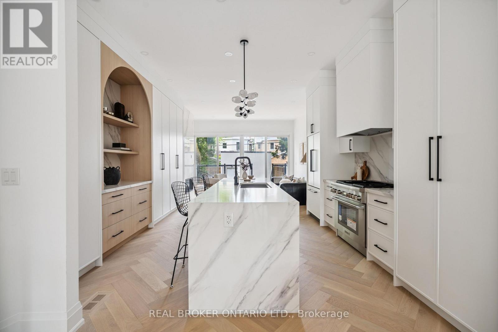 Property at 98 HOGARTH AVENUE image 2