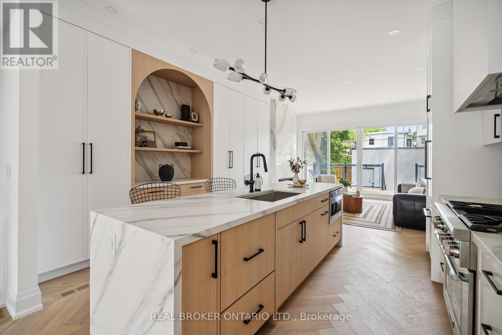 Property at 98 HOGARTH AVENUE image 3