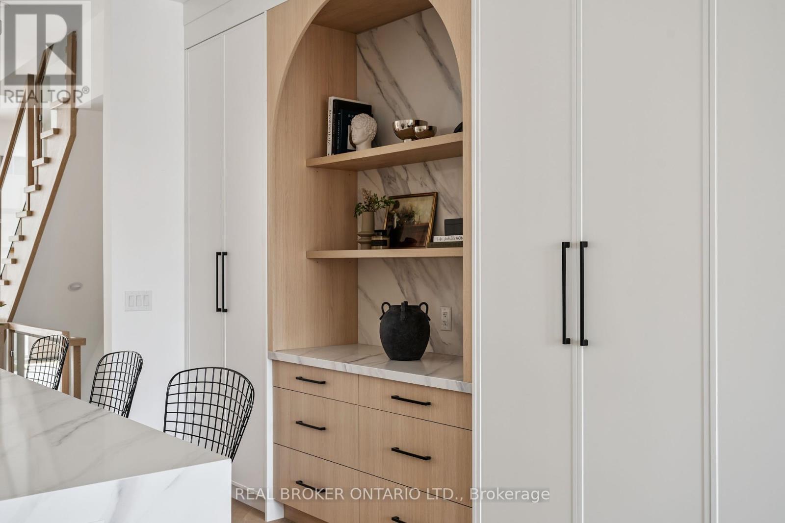 Property at 98 HOGARTH AVENUE image 4