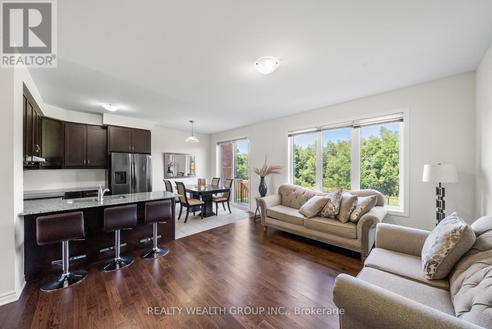 100 Barkerville Drive, Whitby, Ontario  L1P 0L8 - Photo 10 - E12285393