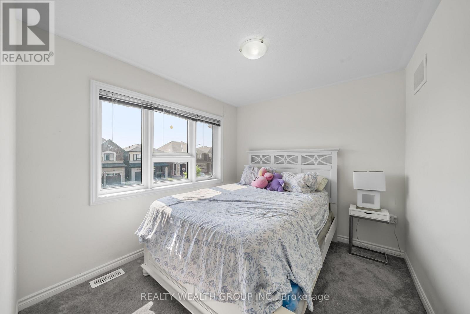100 Barkerville Drive, Whitby, Ontario  L1P 0L8 - Photo 18 - E12285393
