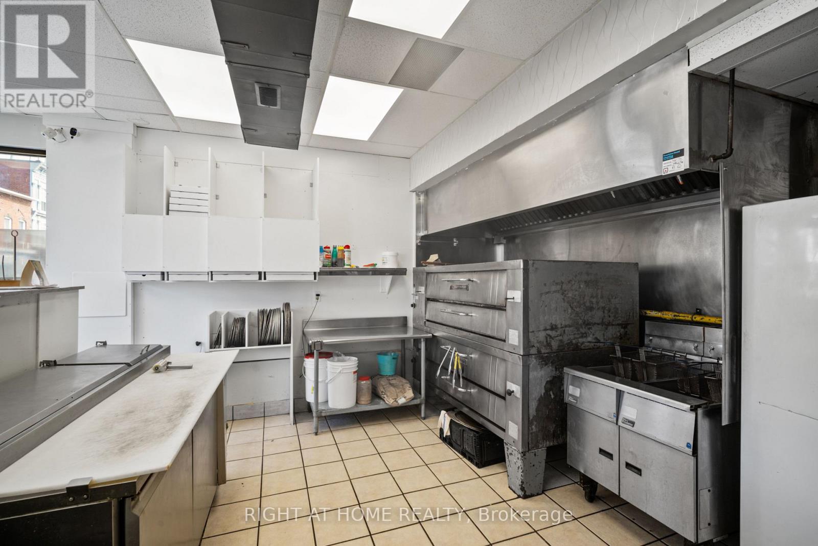 58 Bridge Street, Carleton Place, Ontario K7C 2V3 - Photo 13 - X12285523