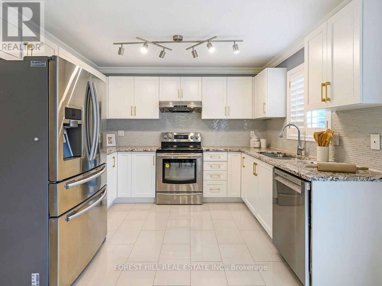 Property at 1575 SAMUELSON CRESCENT image 2