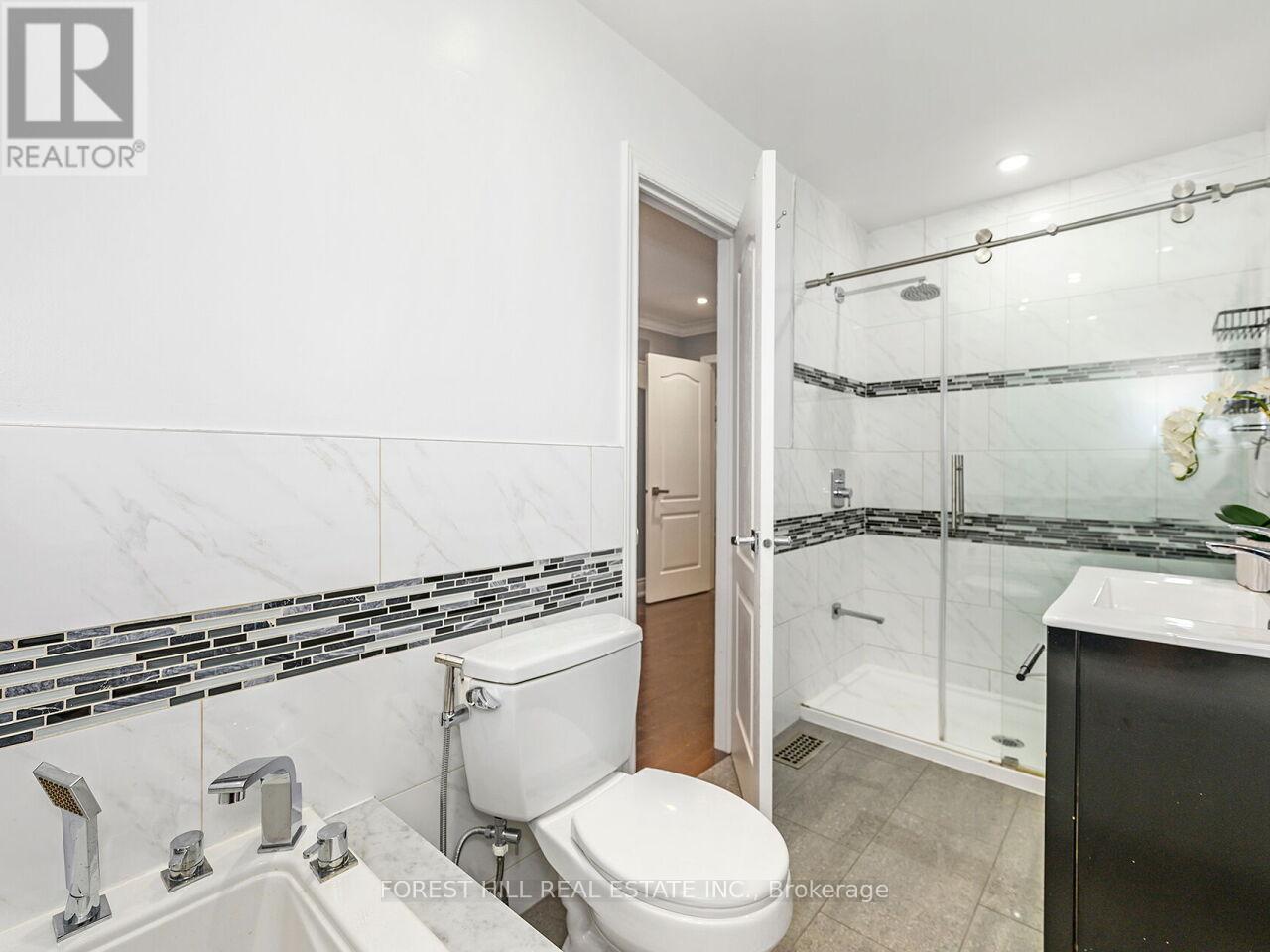 1575 Samuelson Crescent, Mississauga (Meadowvale Village), Ontario  L5N 8A2 - Photo 23 - W12236866