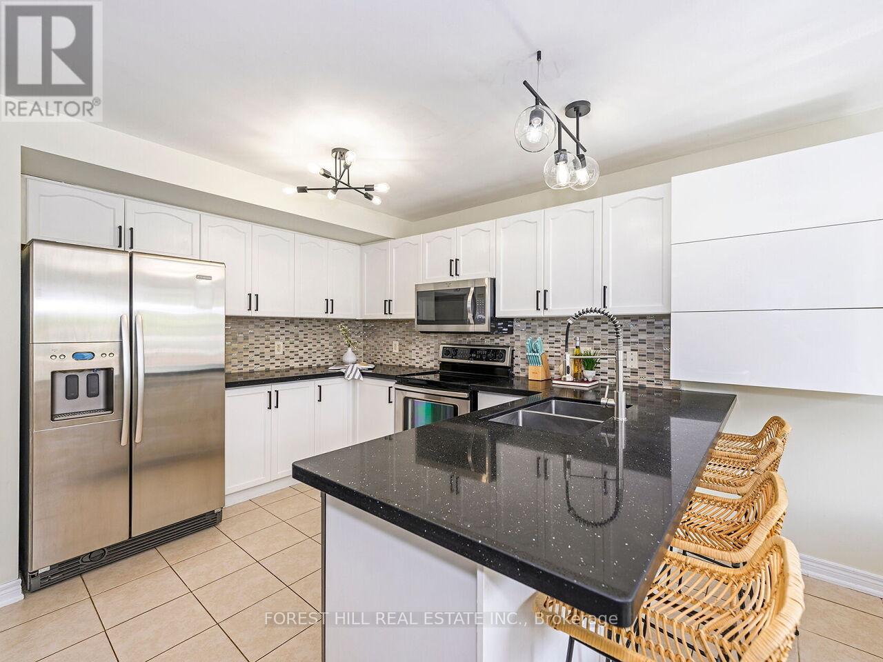 Property at 778 GREENWOOD CRESCENT image 2