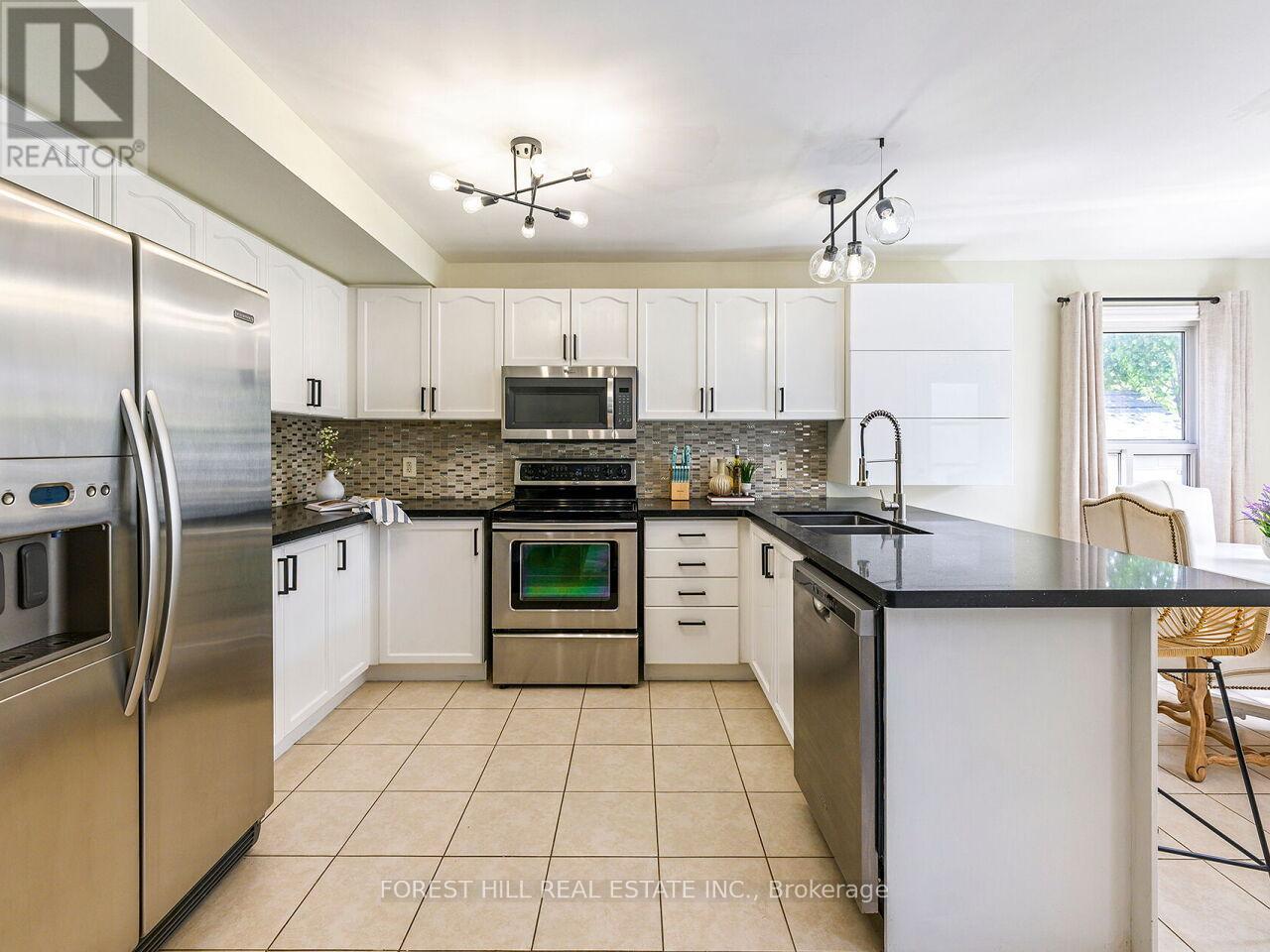 Property at 778 GREENWOOD CRESCENT image 3