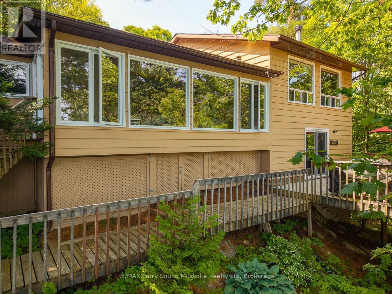 17 Tapatoo Trail, Seguin, Ontario  P2A 2W8 - Photo 4 - X12140157