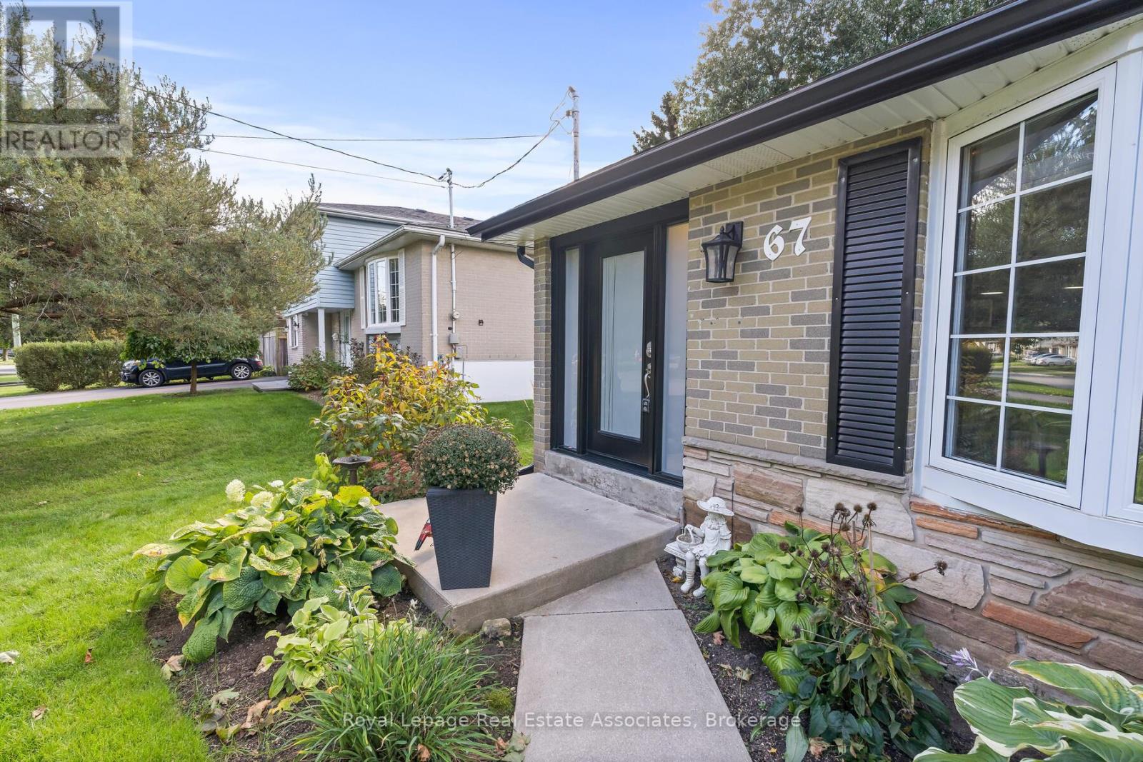 Property at 67 MOORE PARK CRESCENT image 3