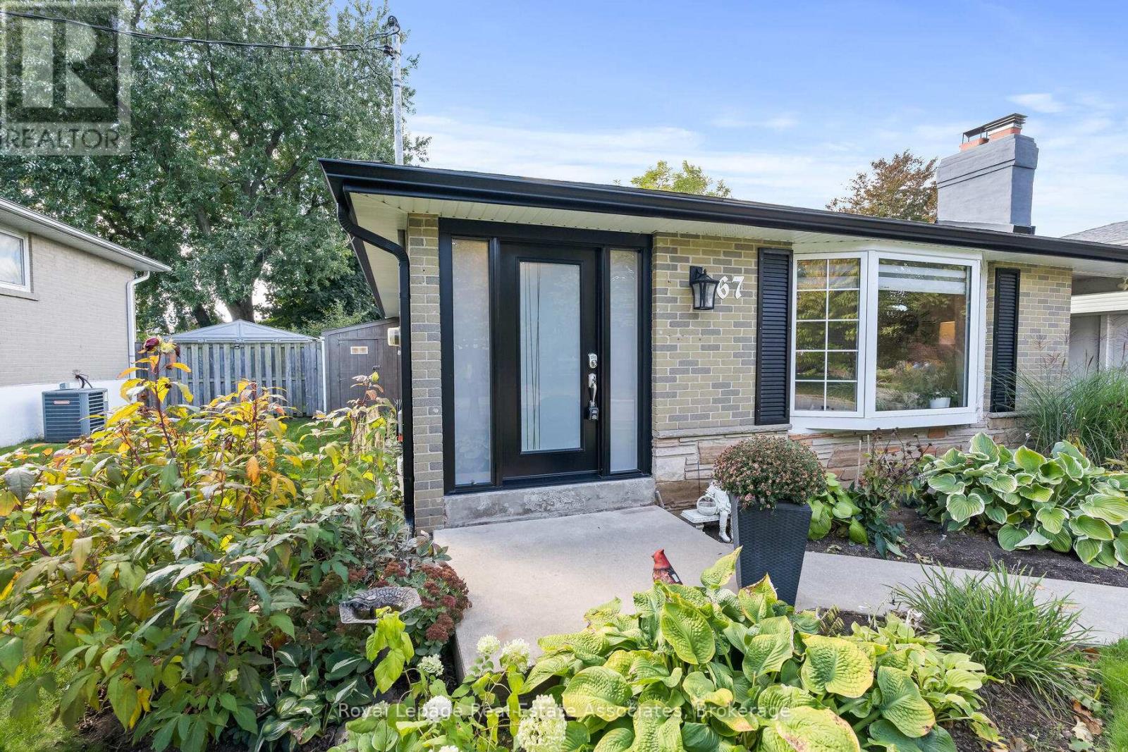 Property at 67 MOORE PARK CRESCENT image 4