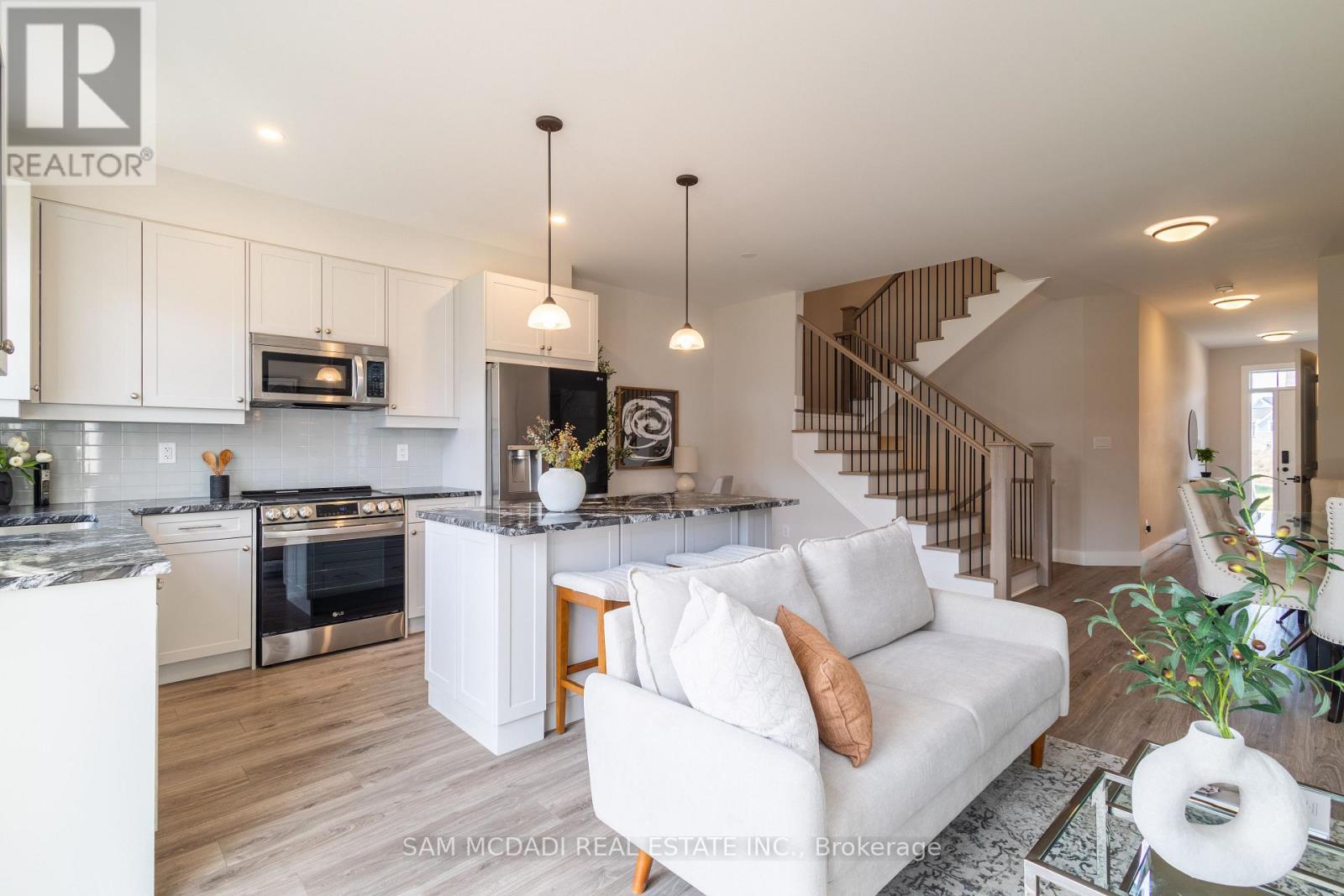121 Black Willow Crescent, Blue Mountains, Ontario  L9Y 0R4 - Photo 9 - X12285450