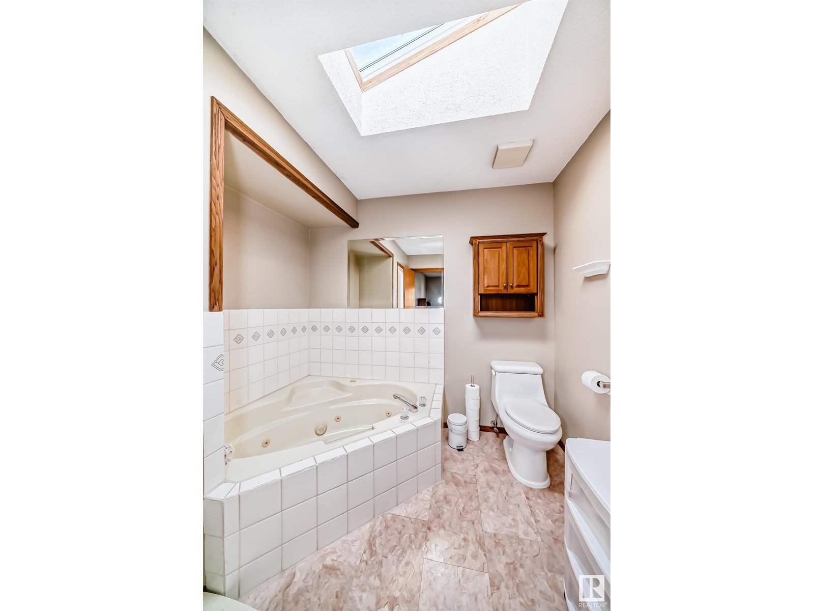 Property at 15330 99 AV NW image 2