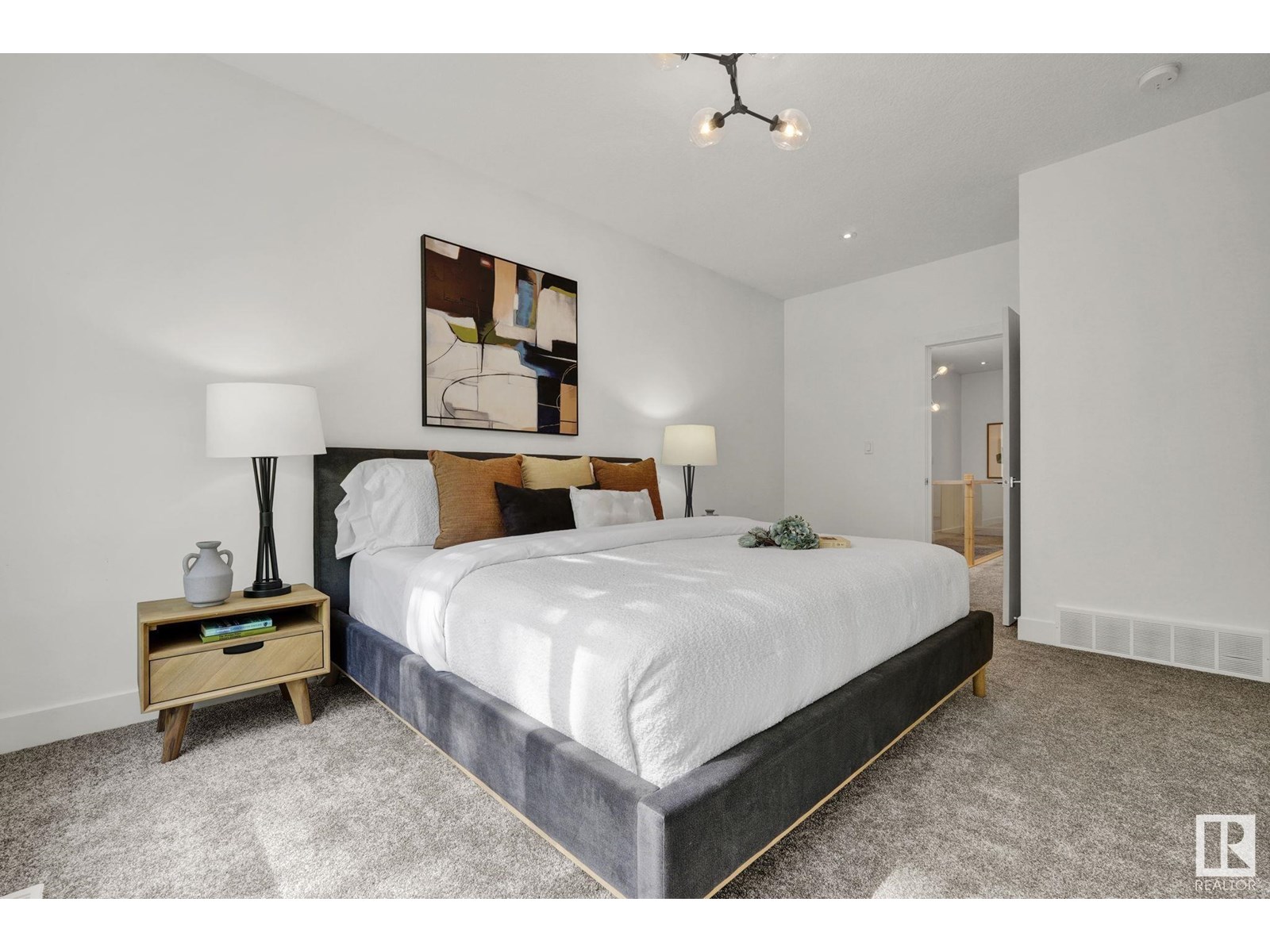 Property at 10966 123 ST NW image 4