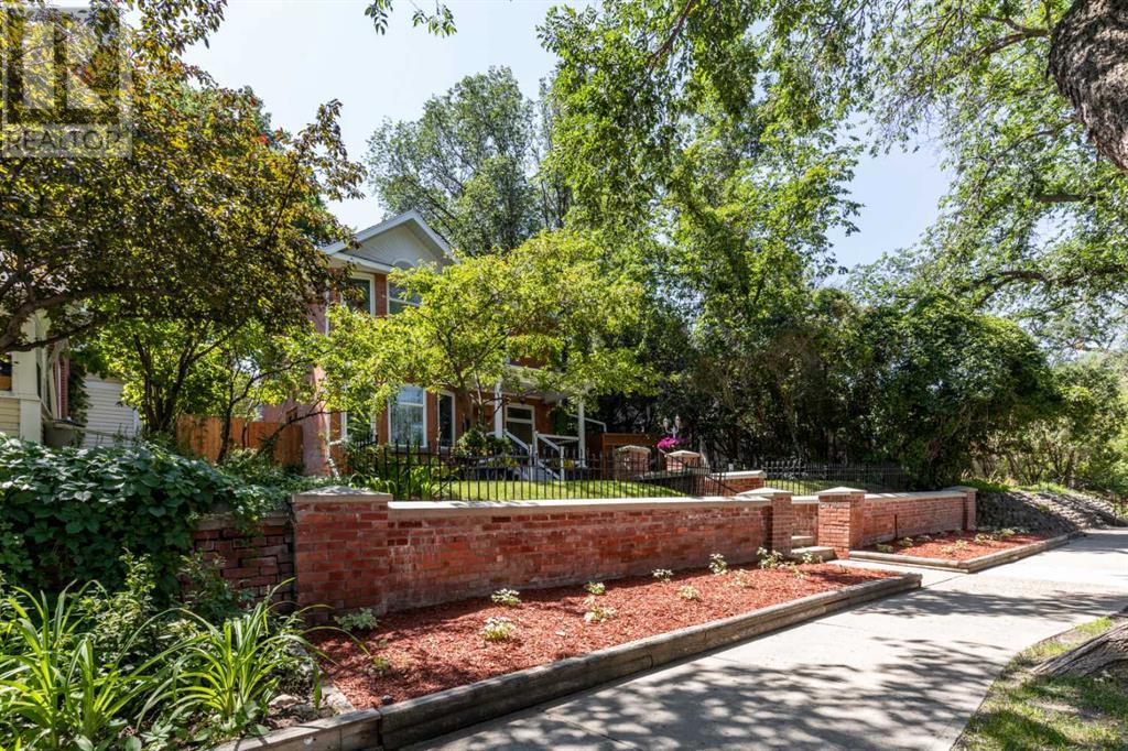 Property at 127 1 Street SW image 5