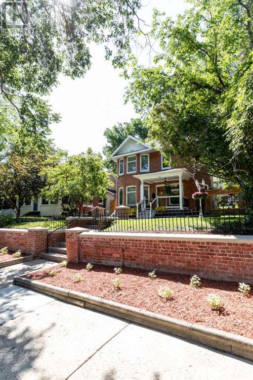 Property at 127 1 Street SW image 4