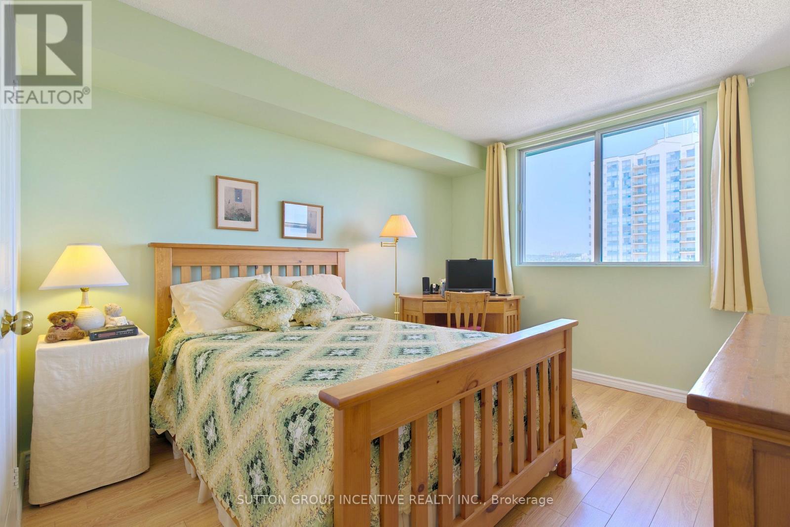 706 - 75 Ellen Street, Barrie, Ontario  L4N 7R6 - Photo 13 - S12264238