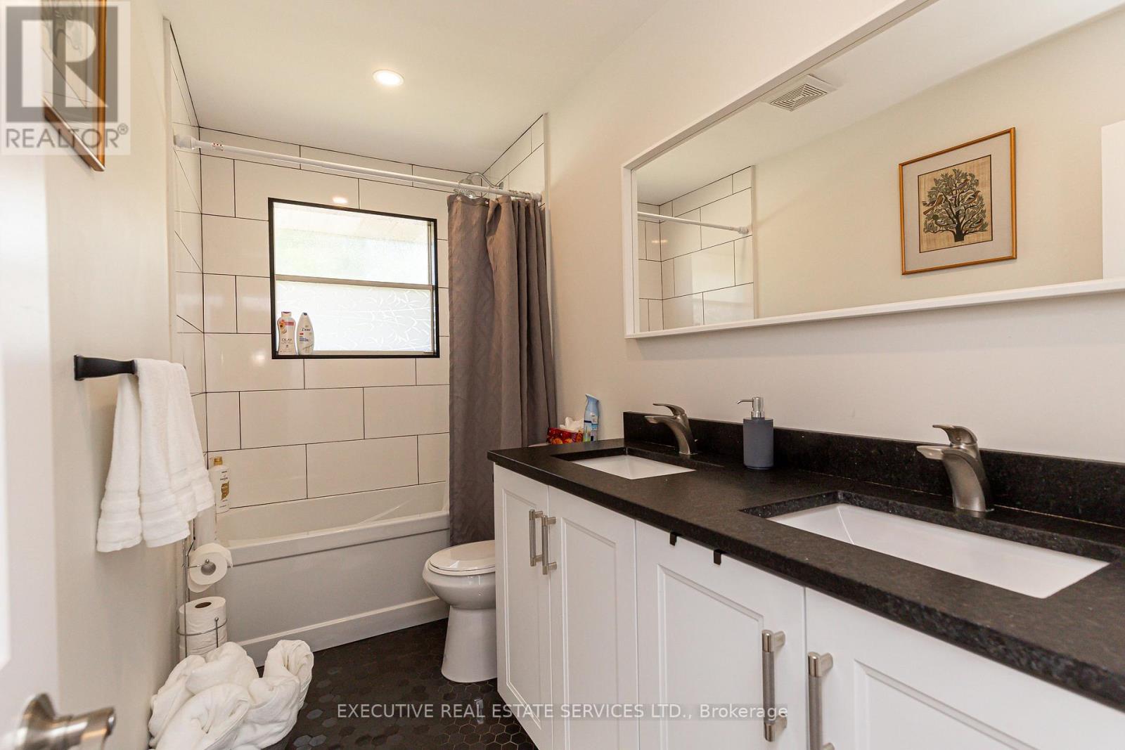 44 Woodsview Avenue, Grimsby (Grimsby Beach), Ontario  L3M 3T1 - Photo 17 - X12280949