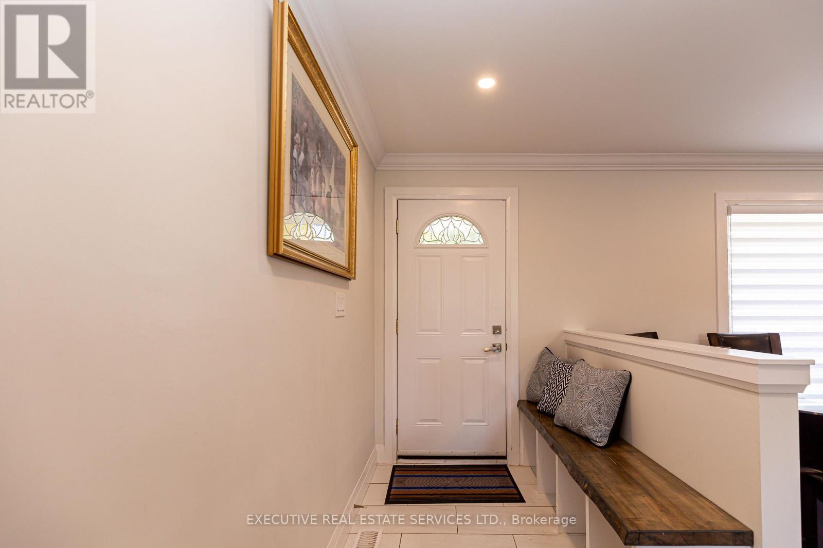 Property at 44 WOODSVIEW AVENUE image 3