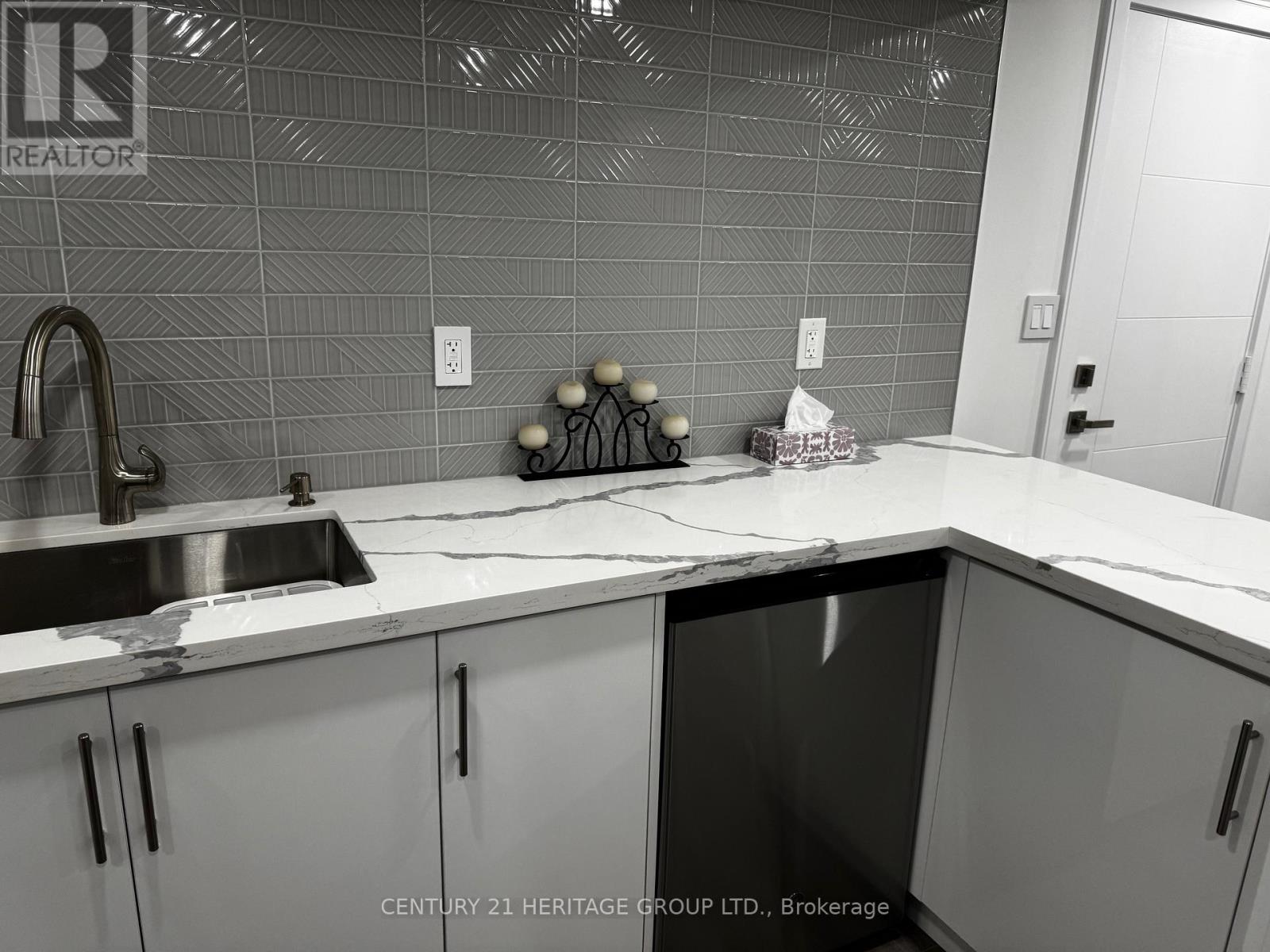 2 - 7 Larkfield Crescent, East Gwillimbury, Ontario  L9N 0P7 - Photo 18 - N12136470