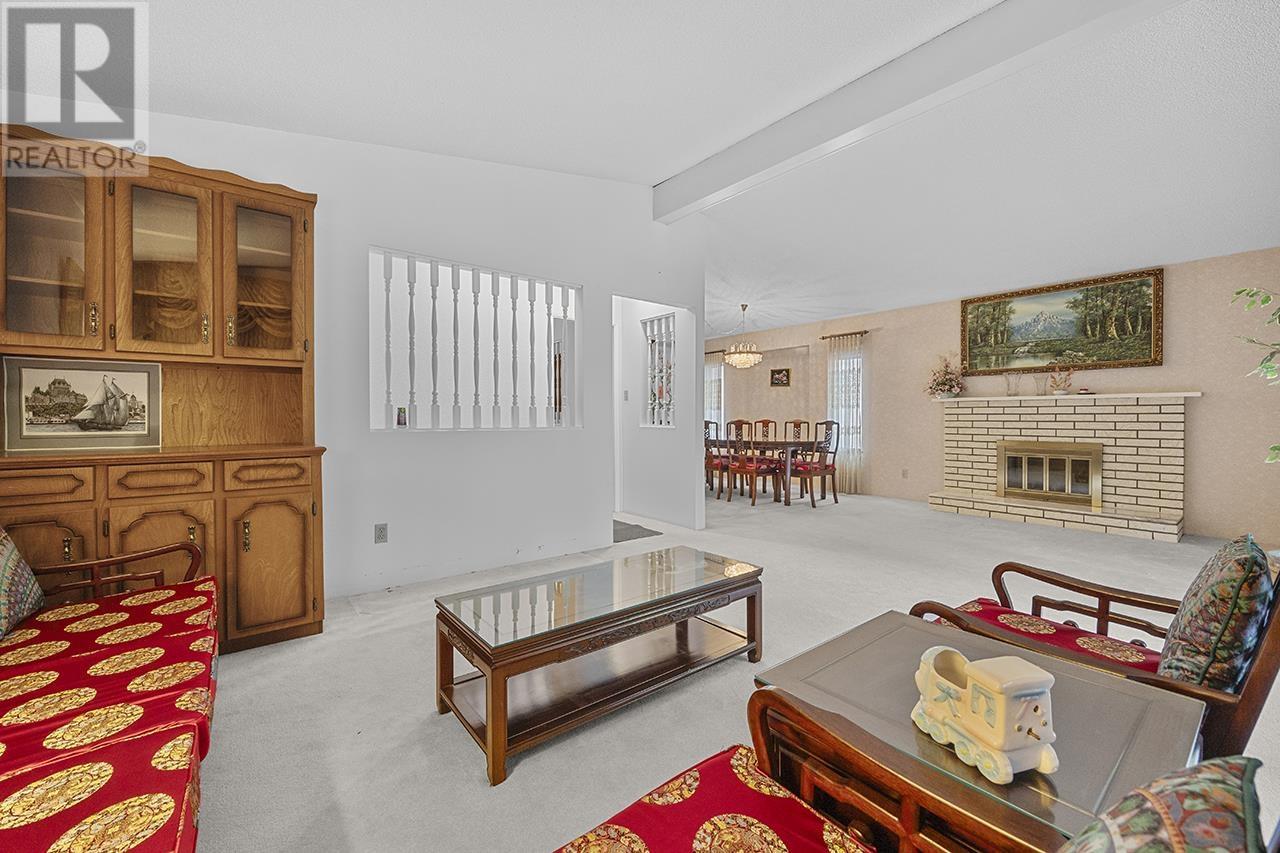 Property at 919 E 39TH AVENUE image 3