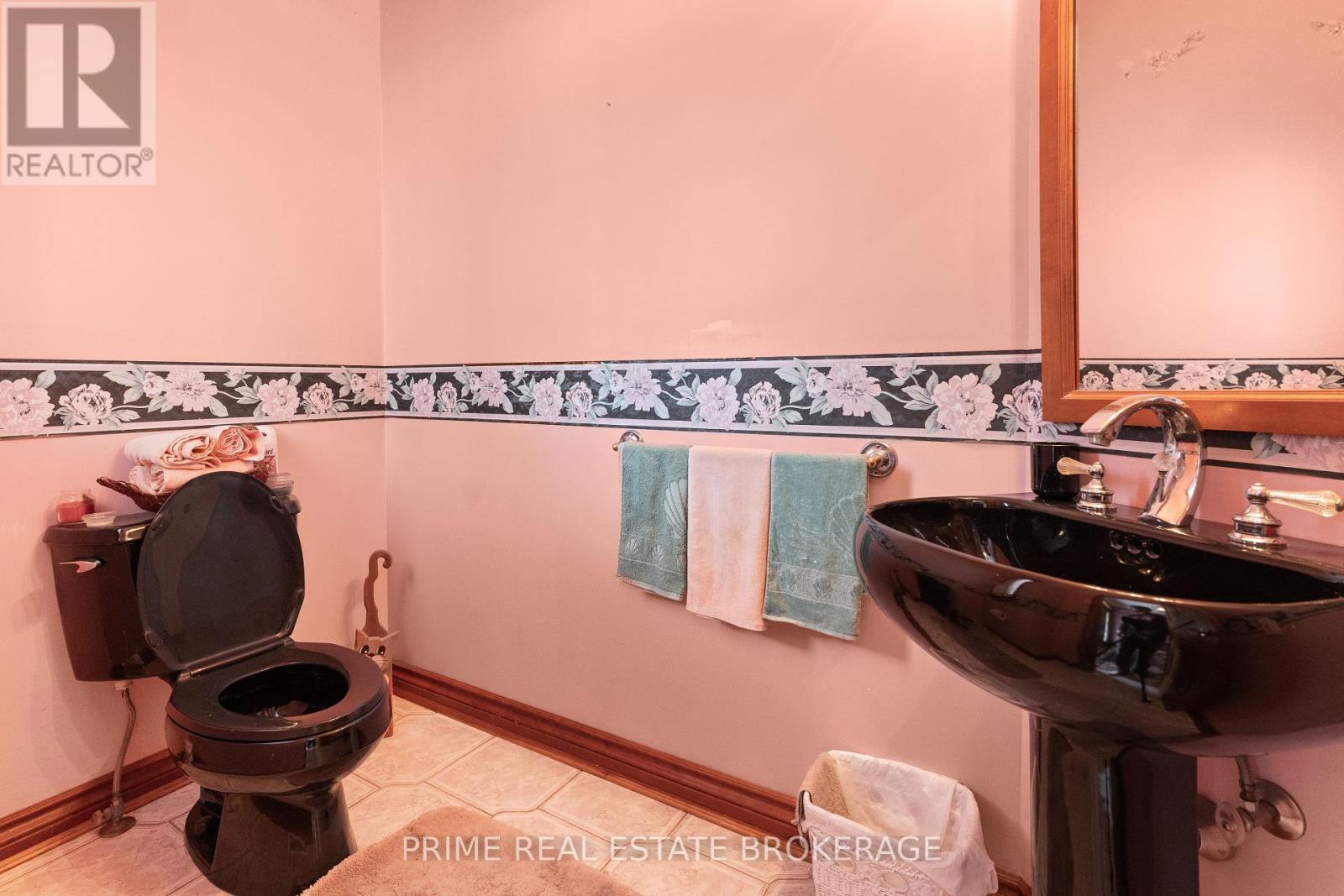72797 Ravine Drive, Bluewater, Ontario  N0M 2T0 - Photo 17 - X12285612
