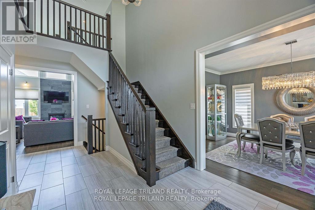 Property at 2349 DAUNCEY CRESCENT image 3