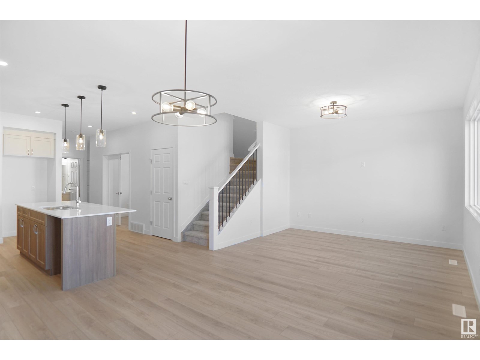Property at 1503 26 ST NW image 4