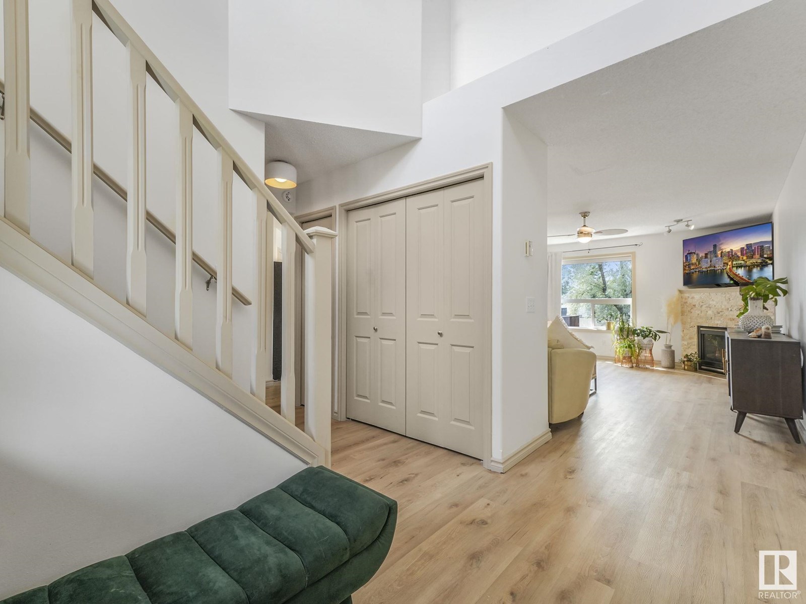 Property at 3104 42 ST image 3