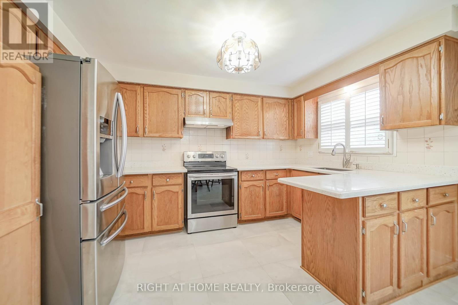 2 Lapworth Crescent, Toronto, Ontario  M1V 2M5 - Photo 10 - E12285524